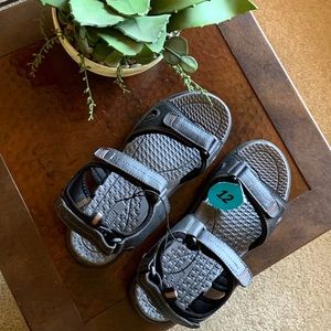 Men’s Size 12 Khombu Sandals